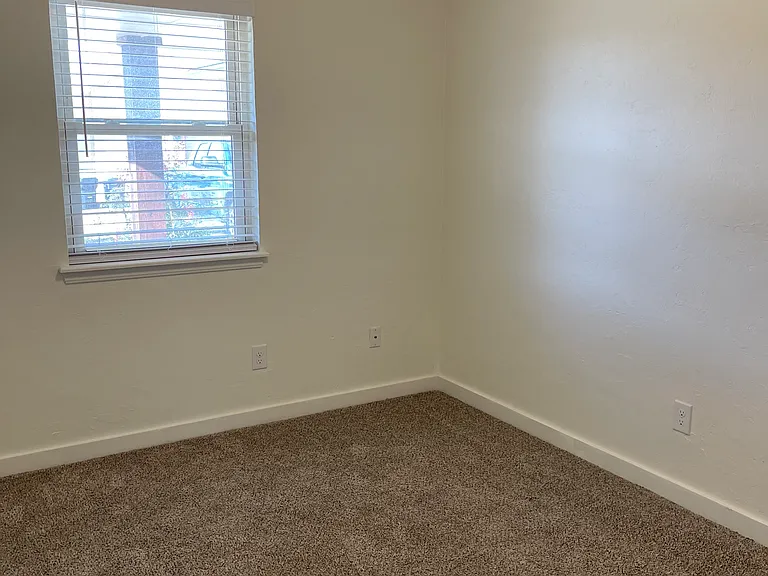 504 Pinewood Dr — Photo 19