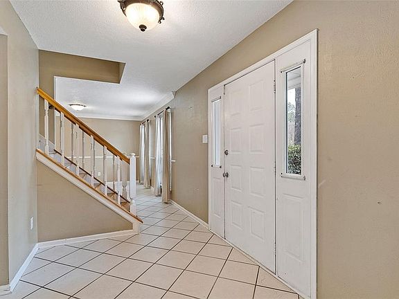 5th image of 8303 Town Creek Dr