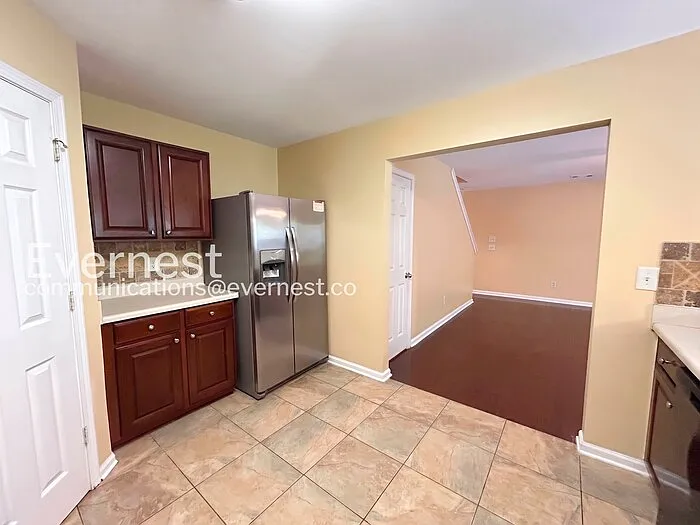 2395 Mayfair Dr — Photo 6