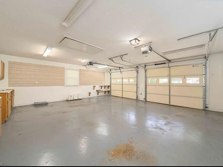 640 Summerest Ct — Photo 41