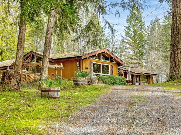 2298 Munn Rd, Highlands, BC V9E 1H4