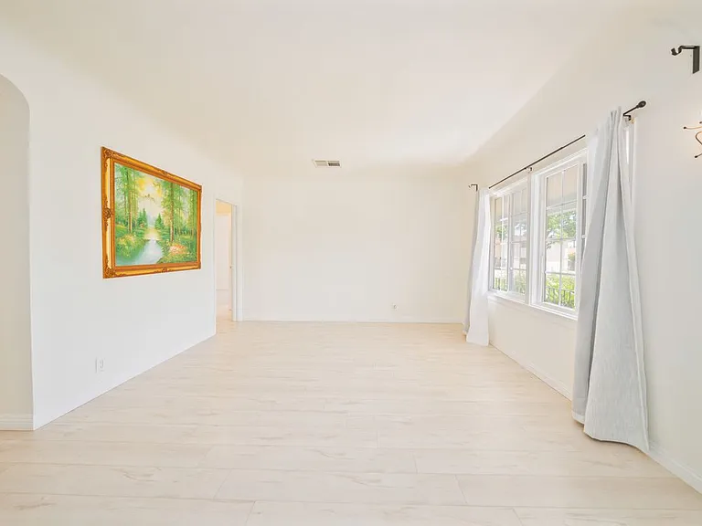 349 E Newman Ave #A — Photo 16