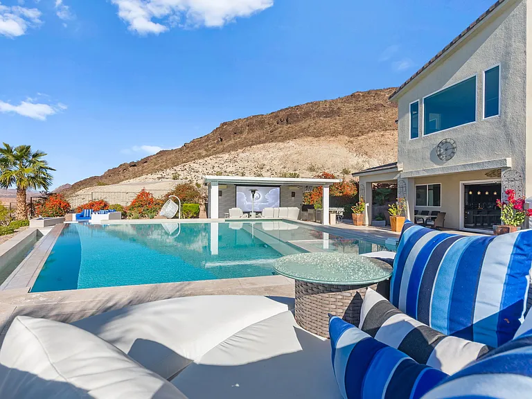 55 Vista Outlook St — Photo 18