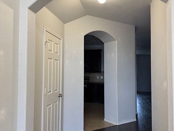 3rd image of 5503 English Oak Dr