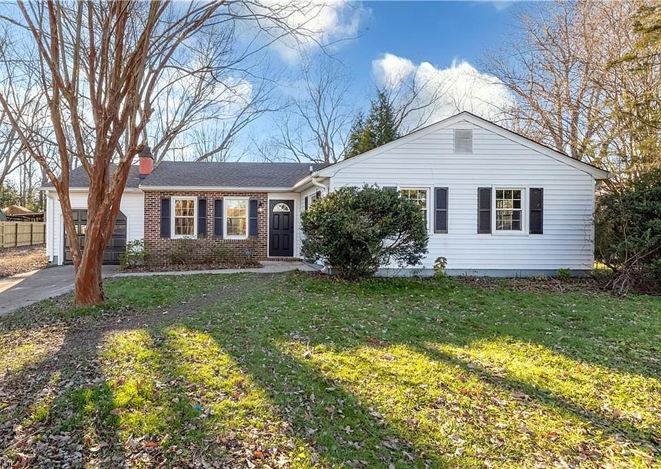 1st image of 102 Phoenix Cir