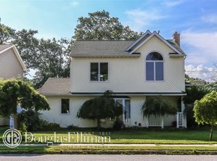48 Washington Ave, West Sayville, NY 11796