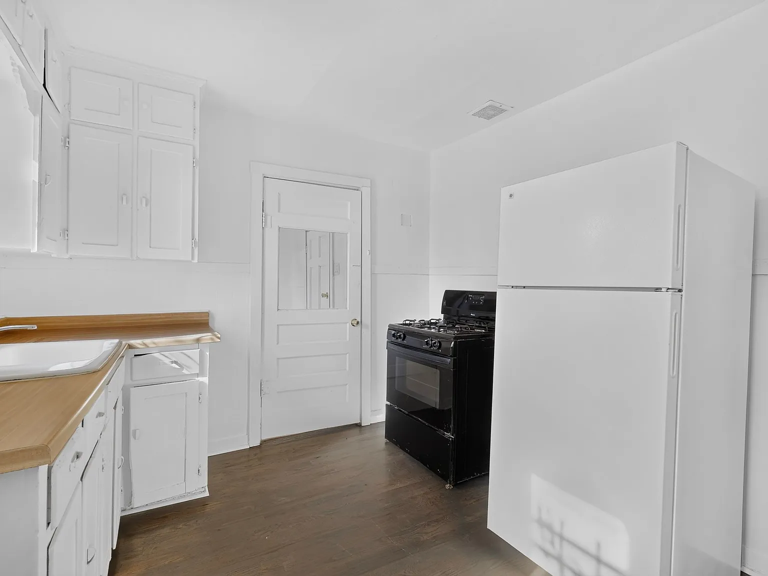 2 bed, 714 sqft, $1,750 — Photo 2