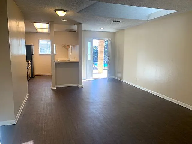 2 bed, 1100 sqft, $1,495 — Photo 2