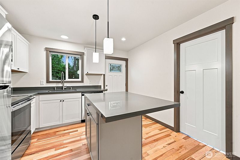 4th image of 4338 Herring St