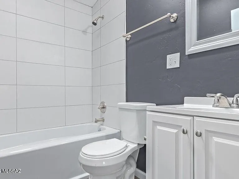 843 E Alturas St — Photo 22