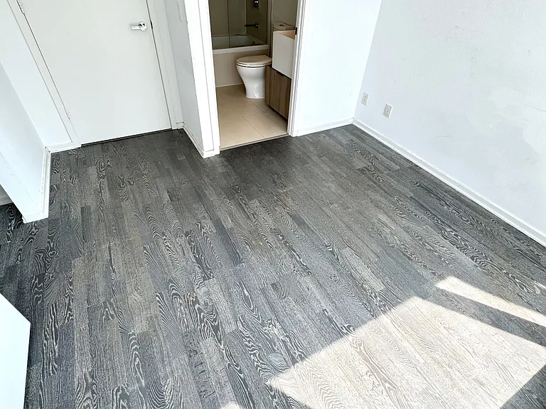 1 Bloor St E #2510 — Photo 15