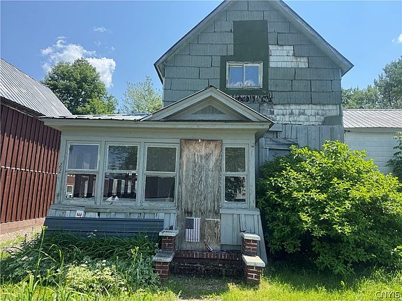 2nd image of 22 Elm St E