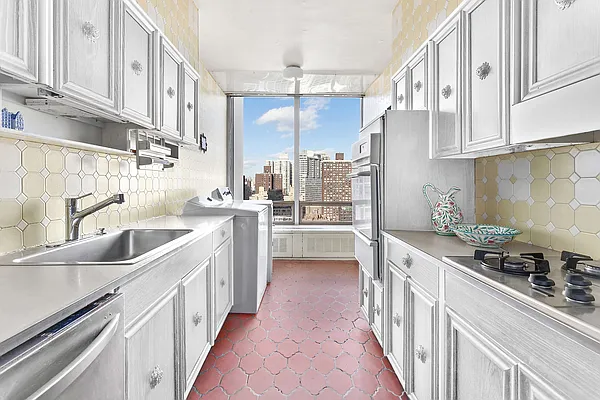 Sold by Compass | media 3