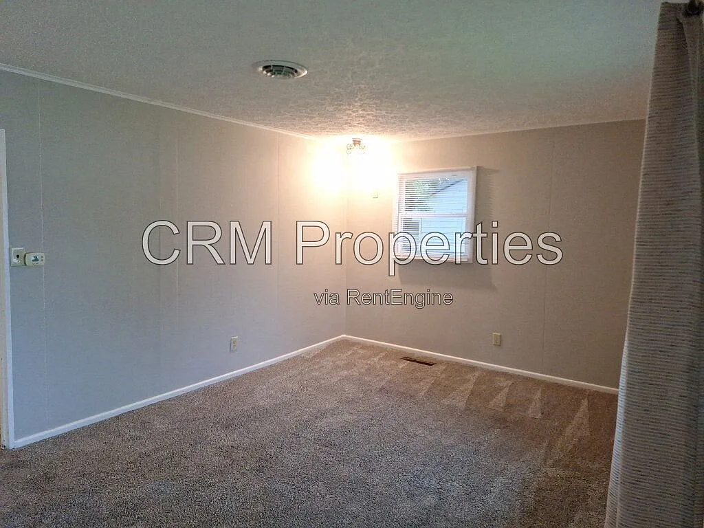 3 bed, 1.0 bath, 960 sqft, $1,200 — Photo 4