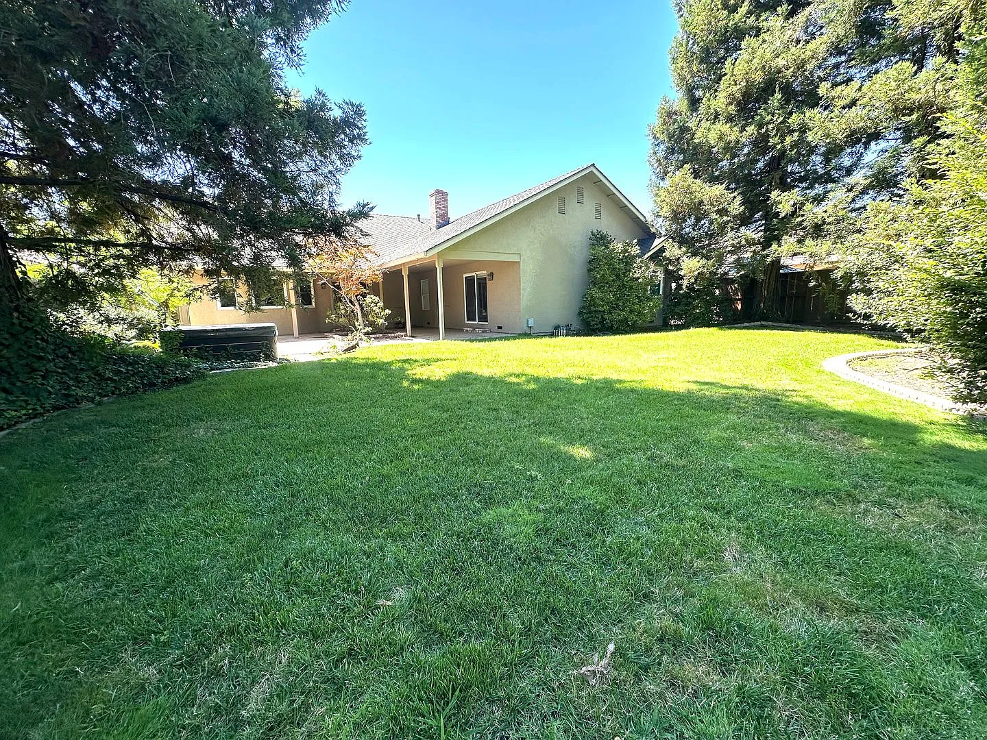 Beautiful 3-Bedroom Home with Open Floor Plan & Private Backyard — Photo 1