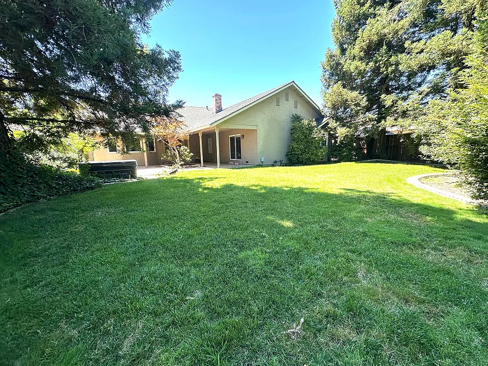 3450 Sarolou Dr