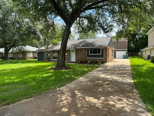 3 bed, 2.0 bath, 1924 sqft, $2,100 — Photo 2