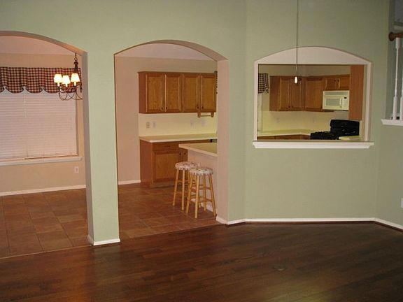 4th image of 2607 Iris Ct