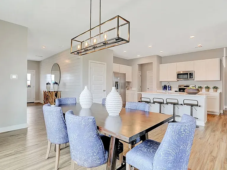 3793 Canterbury Dr — Photo 16