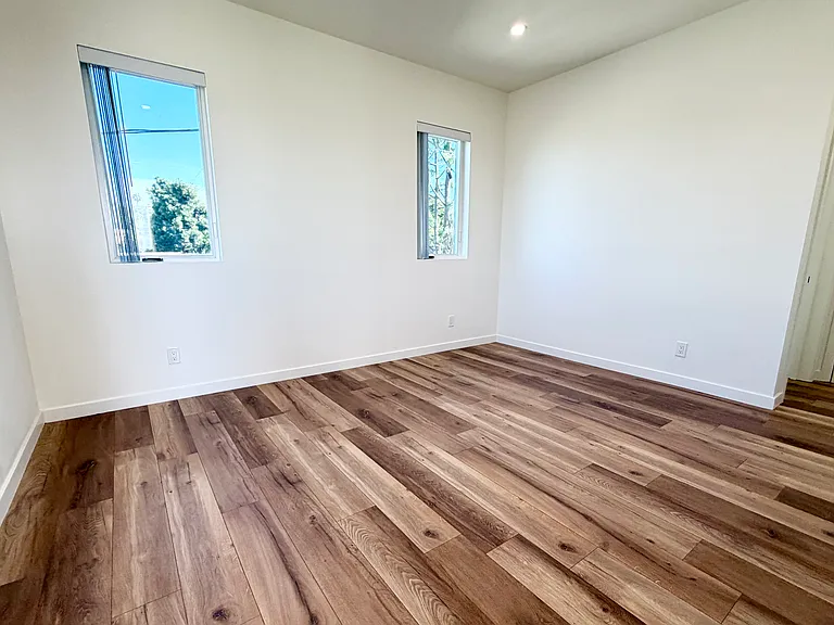 Village Whittier — Photo 22