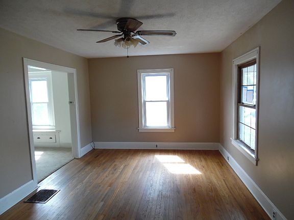 4th image of 644 Uncapher Ave