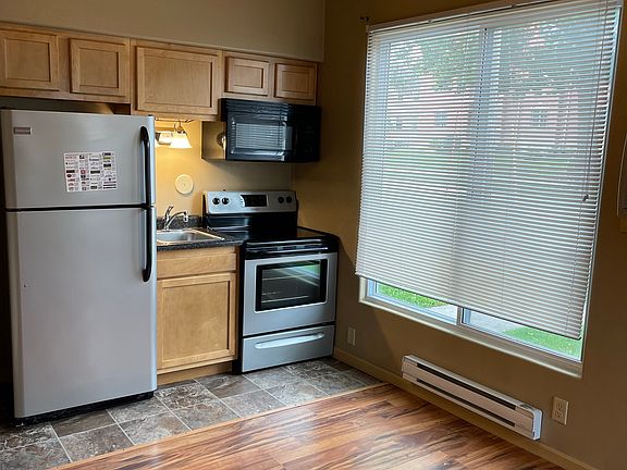 2nd image of 328 N Dubuque St #3