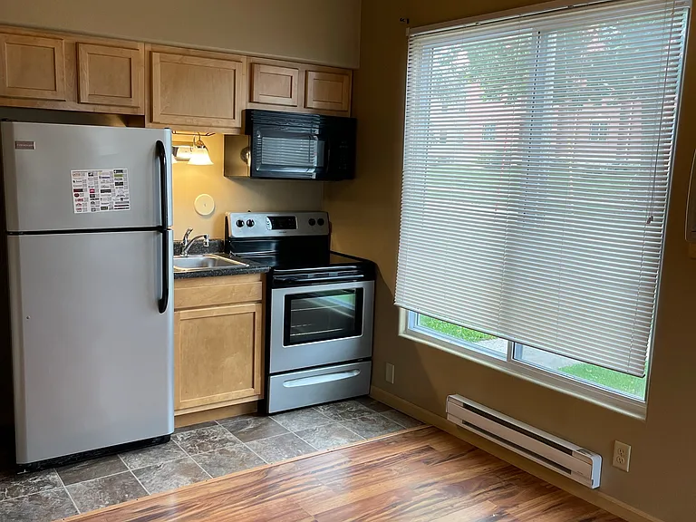 328 N Dubuque St #3 — Photo 2