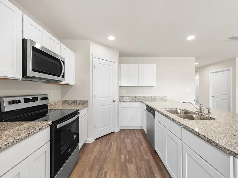 511 Whispering Creek Ave — Photo 17