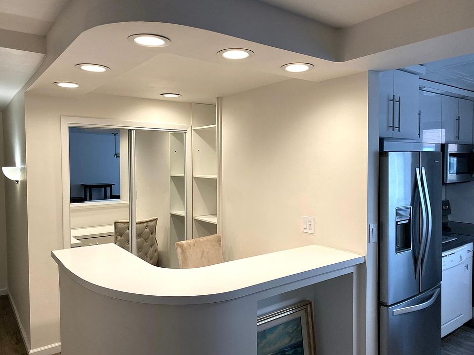 1st image of 11720 Edgewater Dr #820-1