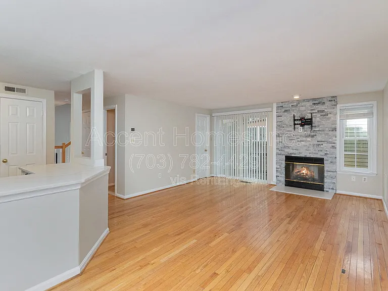 7579 Cross Gate Ln — Photo 4