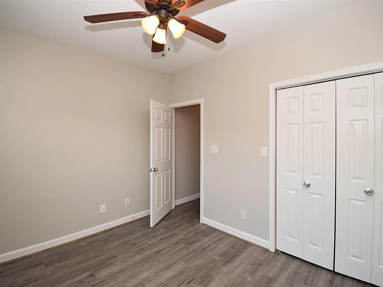 5725 Riverbirch Dr — Photo 12