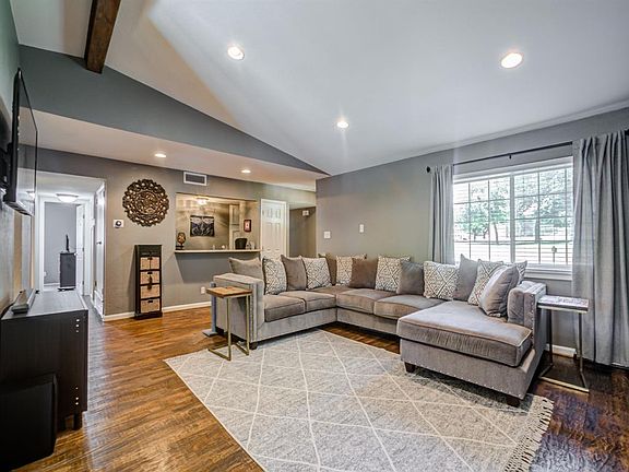 3rd image of 1811 E Collins Blvd