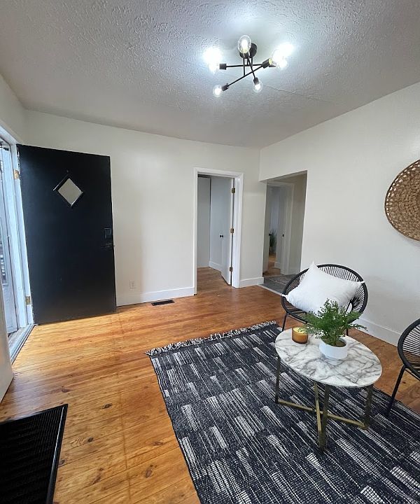 1st image of 109 W Maple St #5