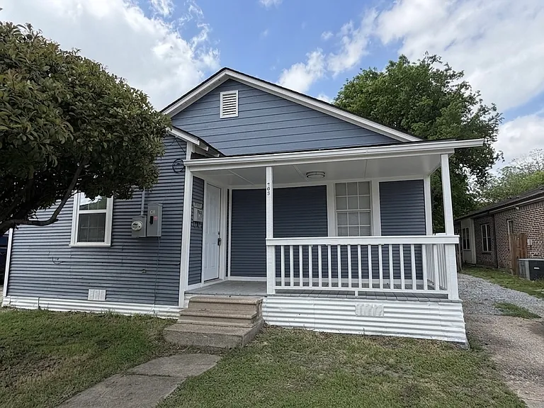 705 Elm St — Photo 1