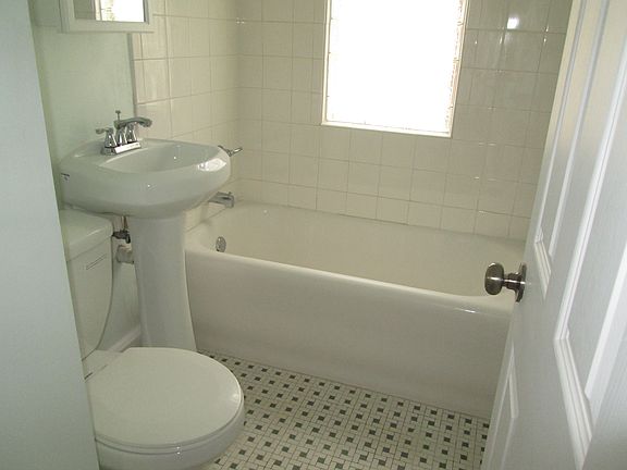 5th image of 6338 W Richmond Ave