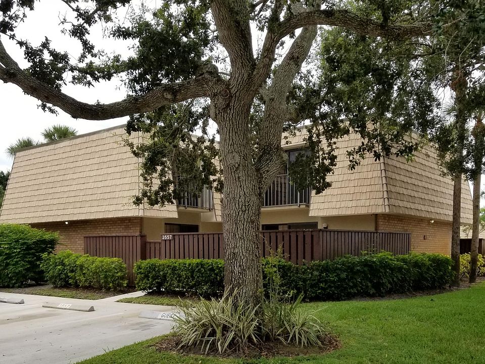 Beautiful corner unit with lovely shaded tree
