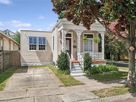 2nd image of 4238 Cadiz St