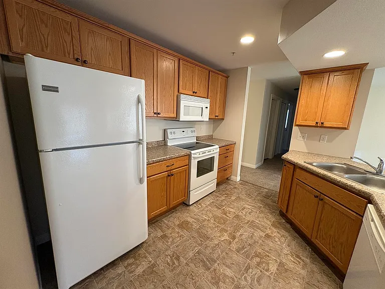 3707 S Broadway St — Photo 11