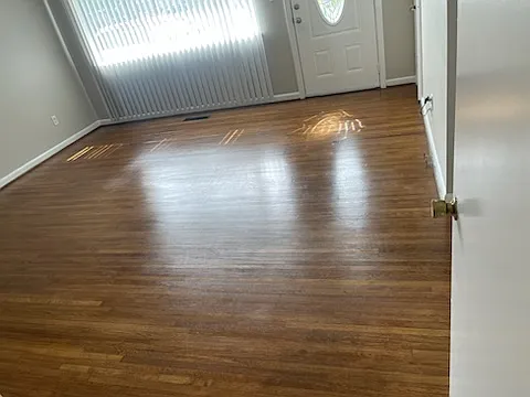 3 bed, 925 sqft, $1,000 — Photo 2