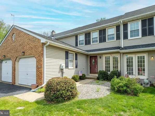 1743 Betz Farm Dr, Lancaster, PA 17603