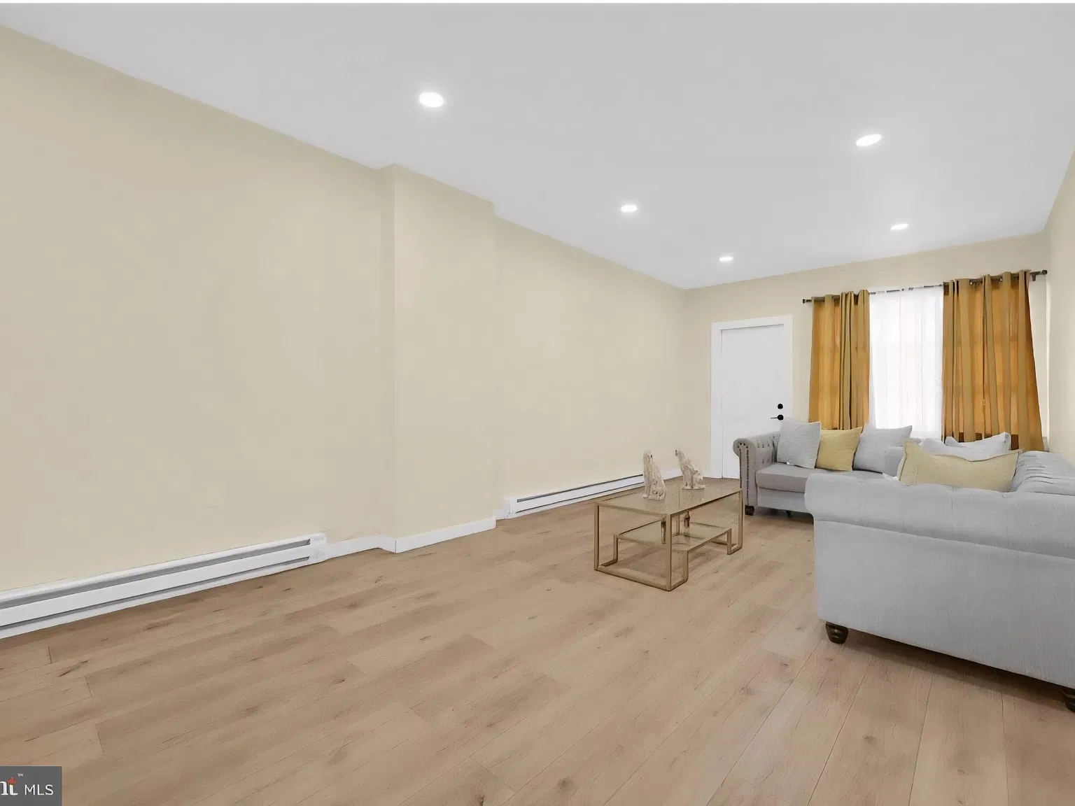 4 bed, 1200 sqft, $1,100 — Photo 3