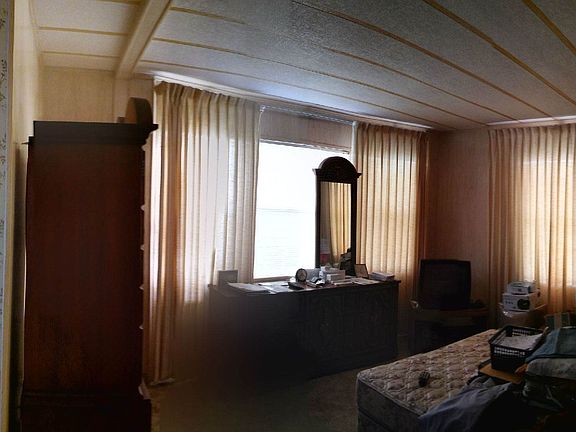 3rd image of 980 Marcy Dr