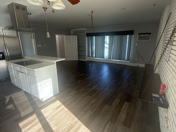 3rd image of 5009 Lexington Ave