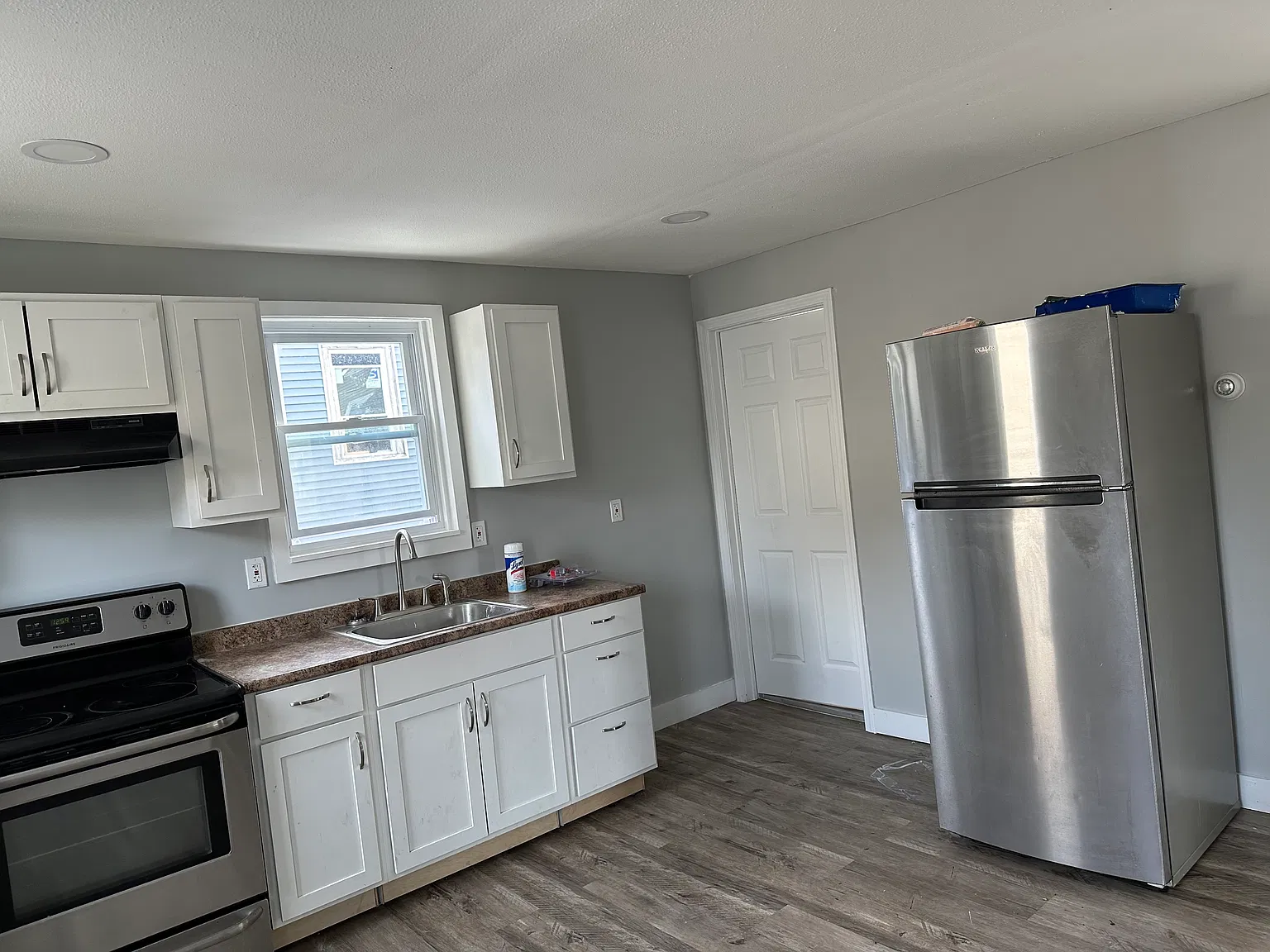 4 bed, 1.5 bath, $1,900 — Photo 1