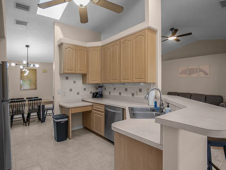 914 N Country Club Dr — Photo 16