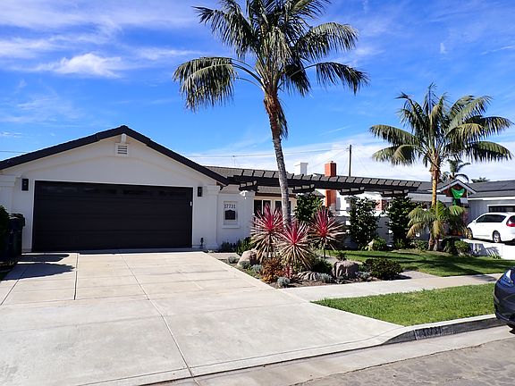 Excellent curb appeal!