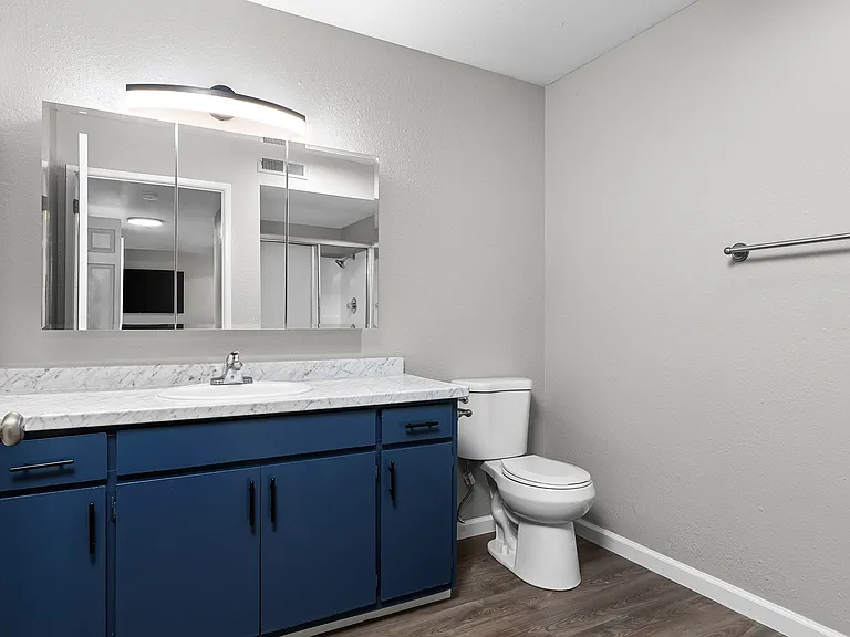 Newly renovated unit. Finishes in select units only.