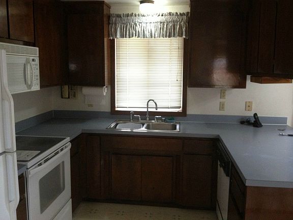 3rd image of 8088 Lyn Dale Dr
