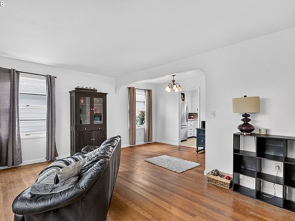 5th image of 722.5 E 13th St