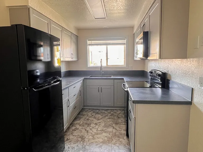 260 Hobbs St — Photo 4